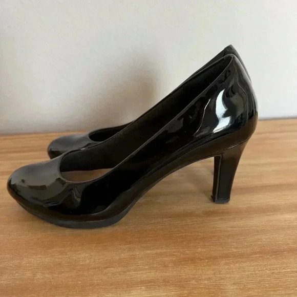 Clarks Black Patent Leather Shiny Pumps Heels Women Size 9.5 Comfort Collection - Picture 5 of 8